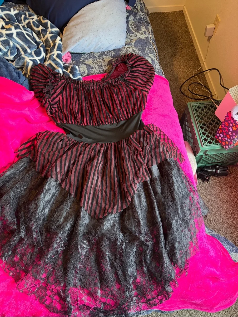 Spirit Lady of the Seas Plus Size Pirate Costume - Black & Burgundy - Picture 12 of 16